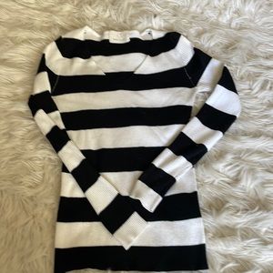 Super stretchy vneck top